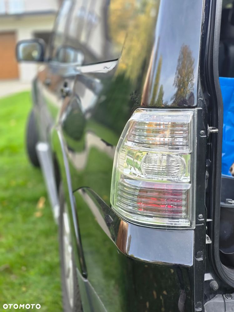 Mitsubishi Pajero - 26