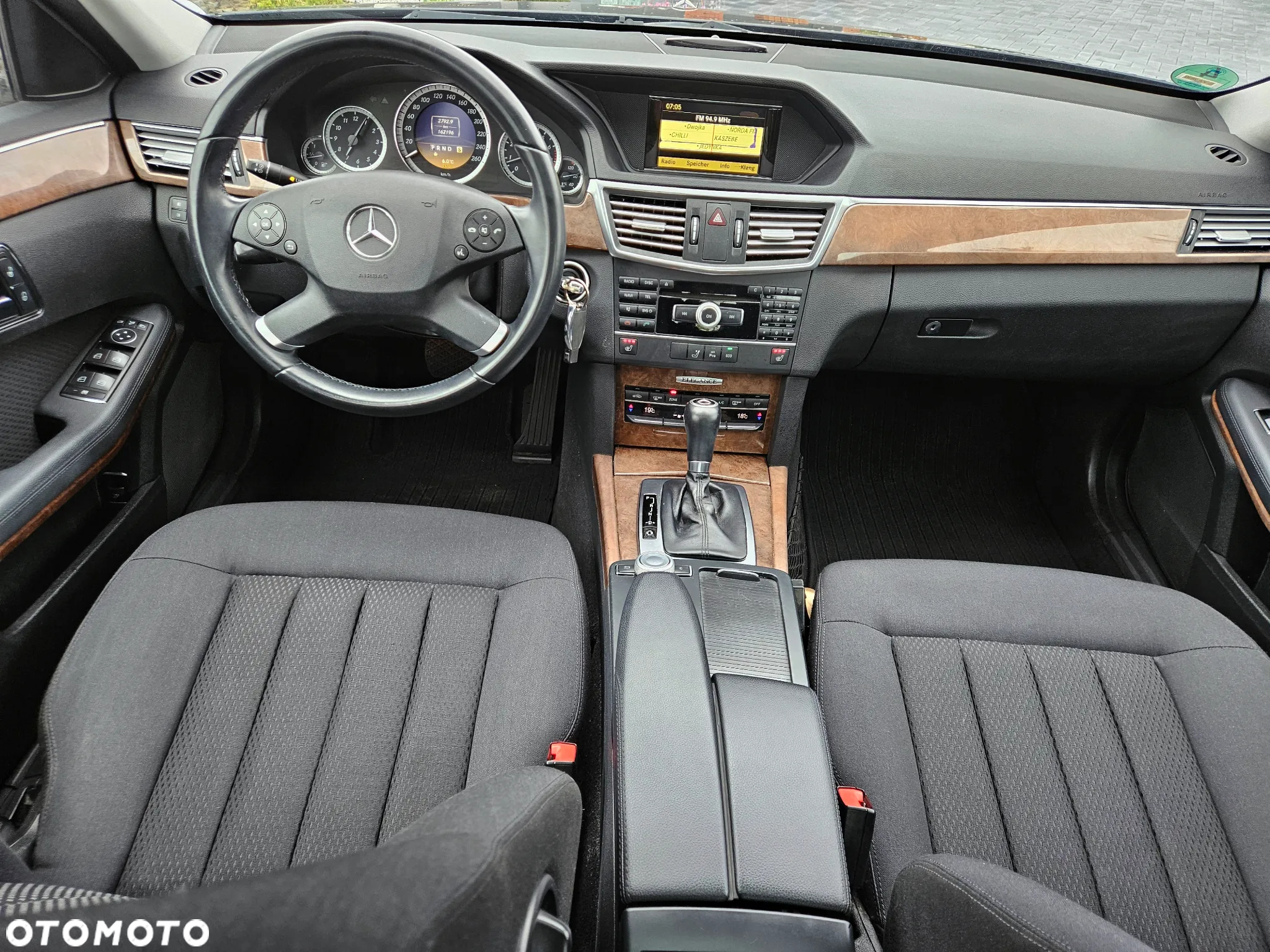 Mercedes-Benz Klasa E 200 CGI BlueEFFICIENCY 7G-TRONIC Avantgarde - 28