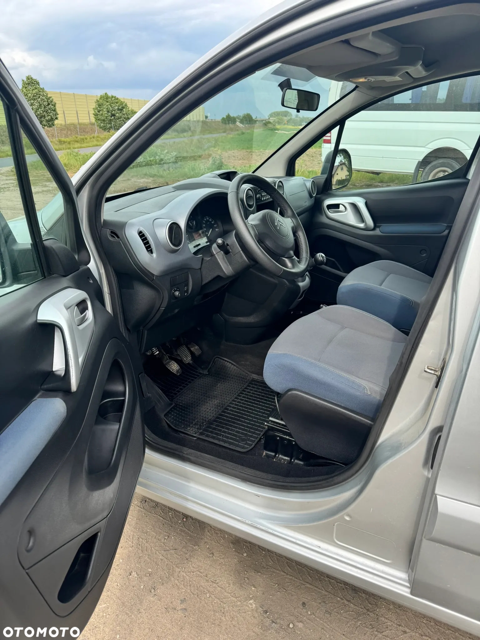 Citroën Berlingo II 1.6 HDi Multispace - 11
