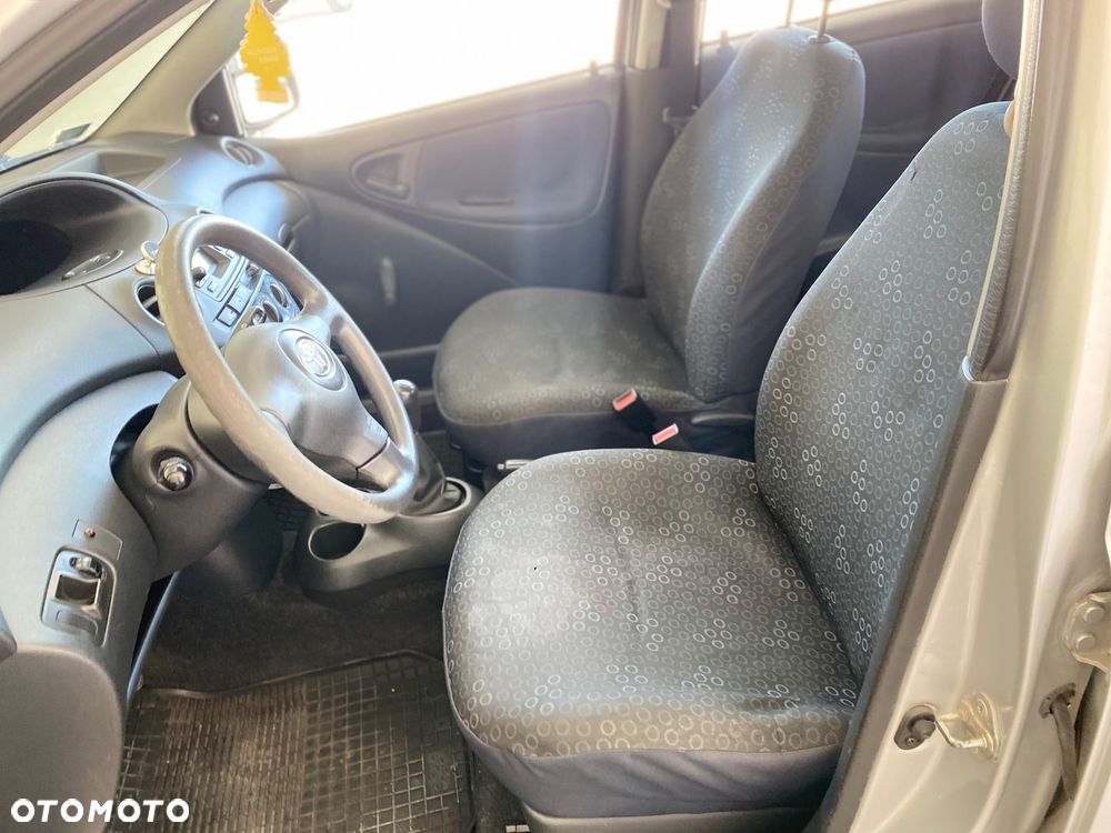 Toyota Yaris 1.0 Luna - 9