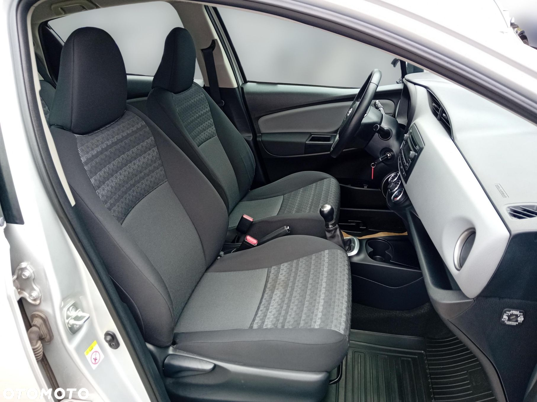 Toyota Yaris 1.0 Active EU6 - 13