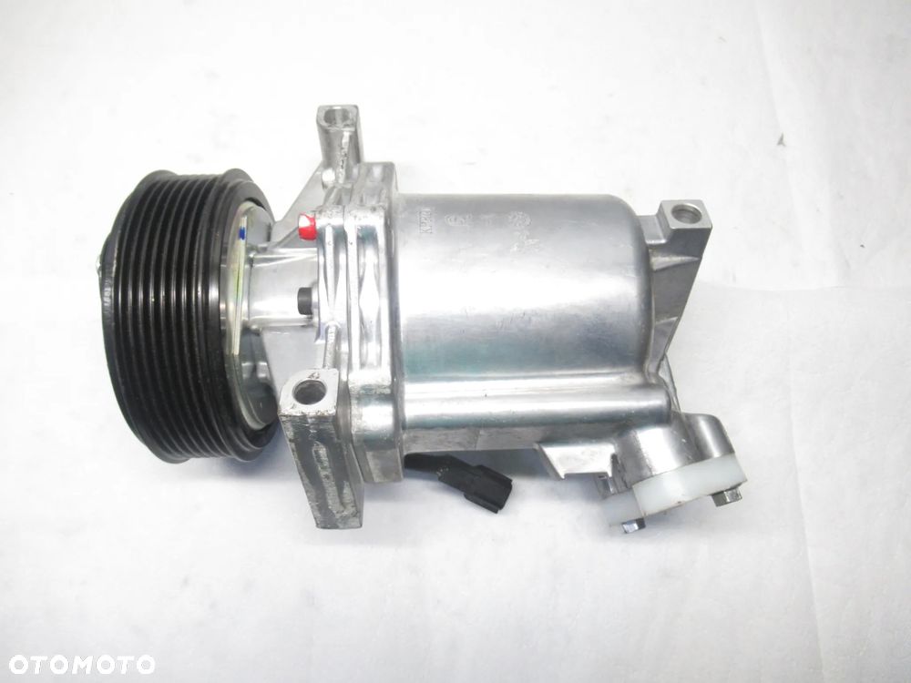 Kompresor klimatyzacji Dacia Dokker Duster 1.2 1.6 KTT090175 926008367R - 3