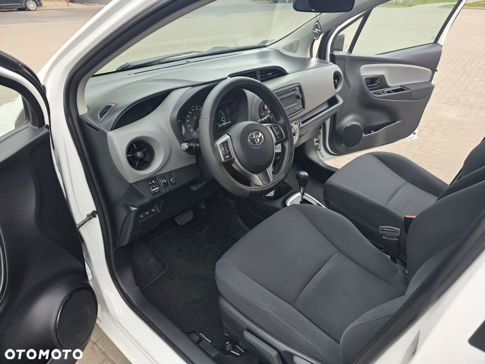 Toyota Yaris Hybrid 100 Active - 11