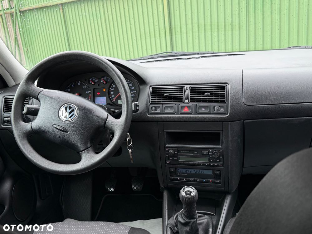 Volkswagen Golf - 23