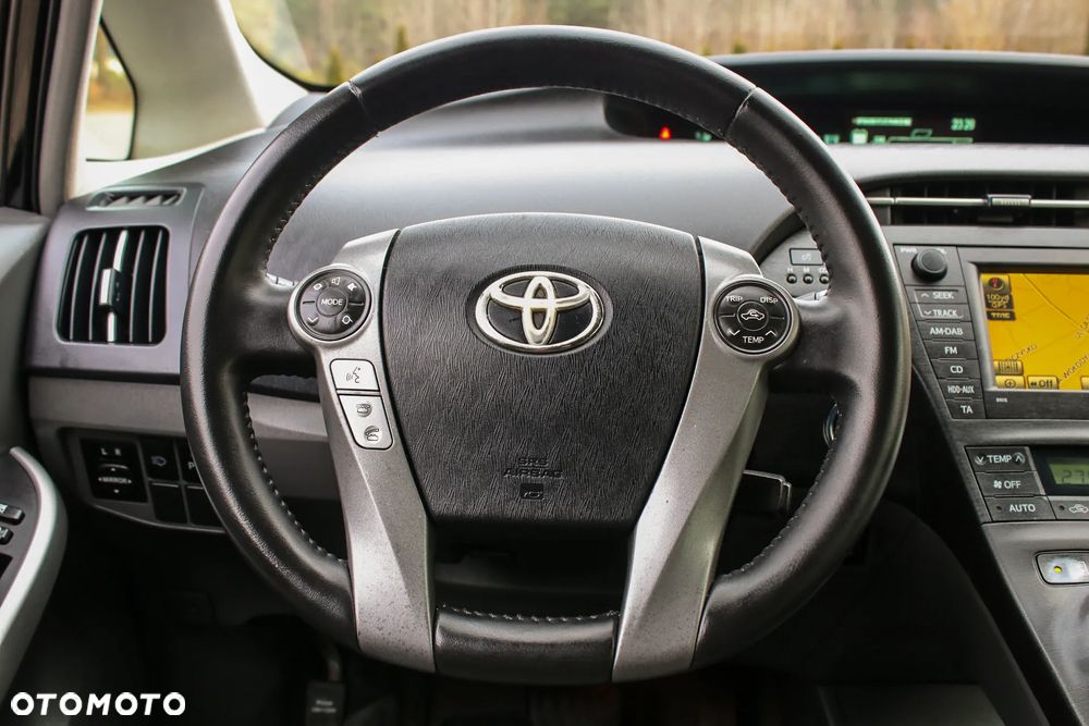 Toyota Prius (Hybrid) Executive - 34