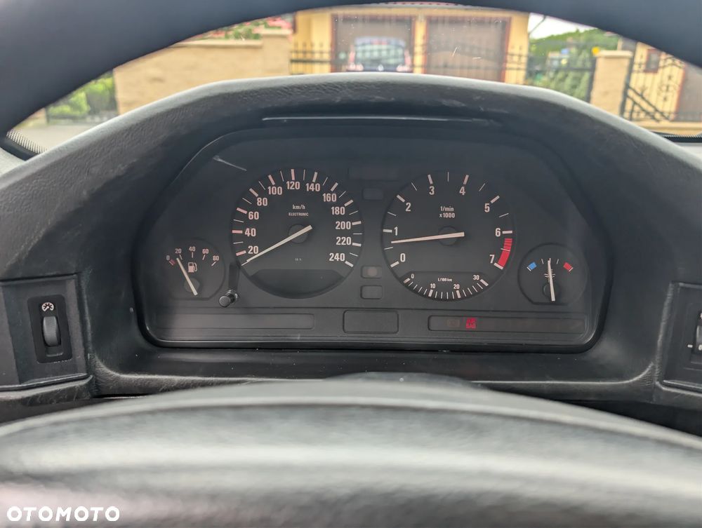 BMW Seria 5 520i - 11