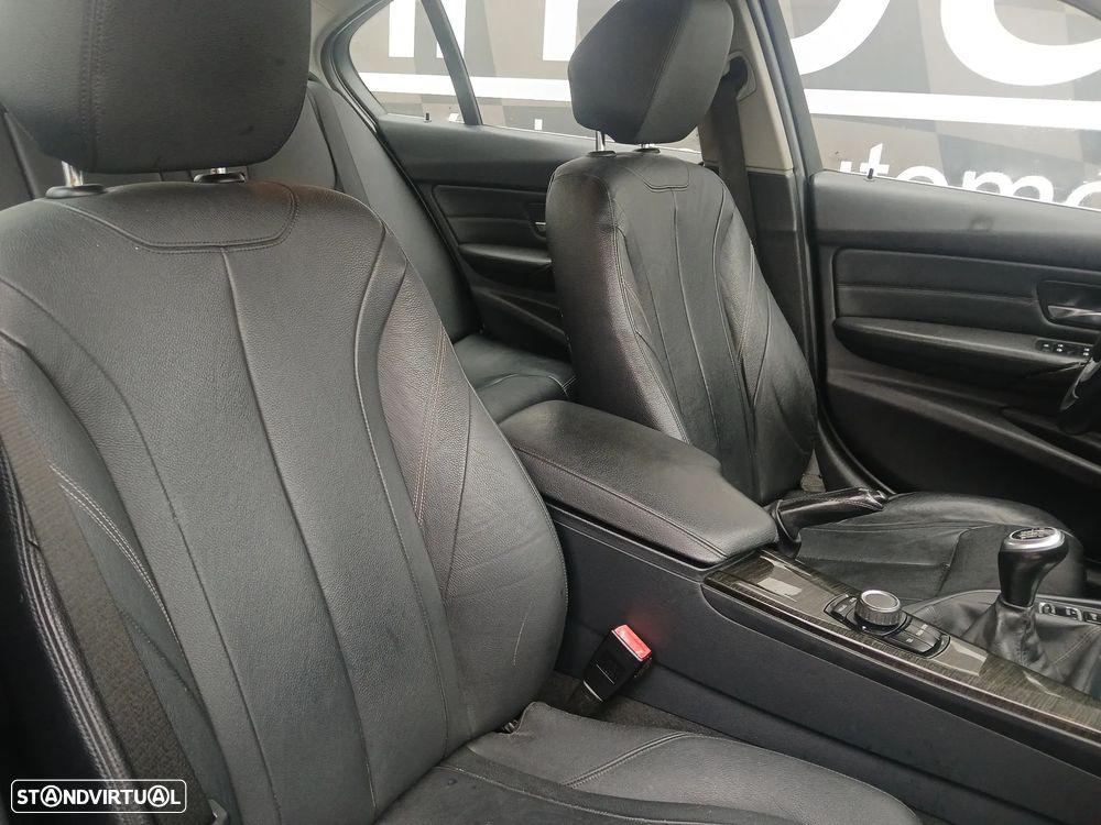 BMW 320 d Line Luxury - 16