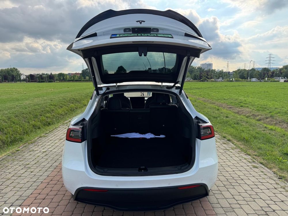 Tesla Model Y - 6
