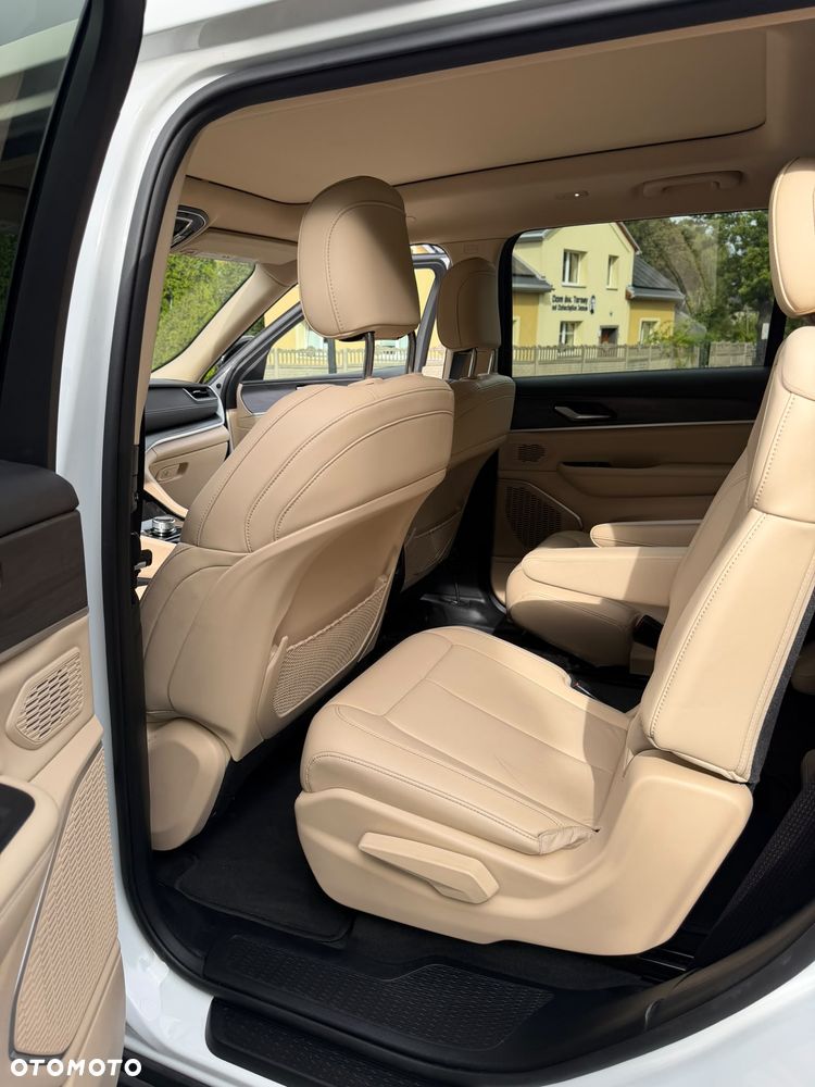 Jeep Grand Cherokee - 31