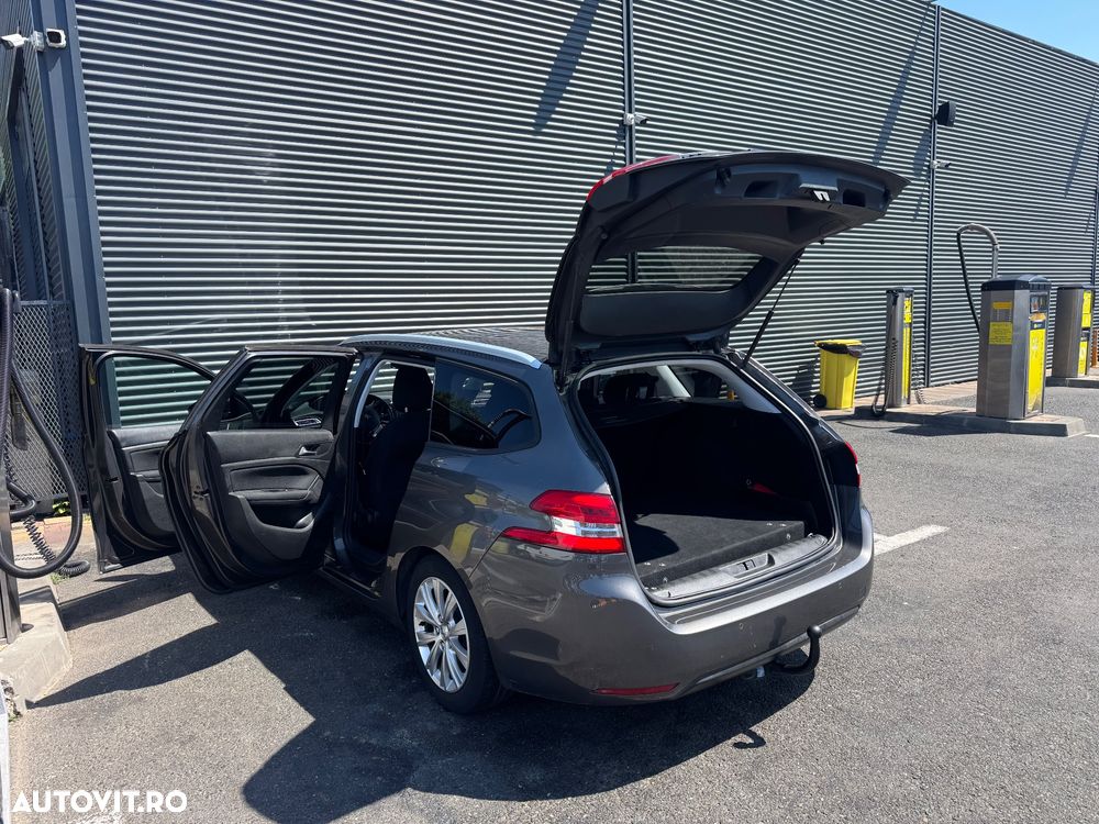 Peugeot 308 1.2 L PureTech Turbo Allure - 8