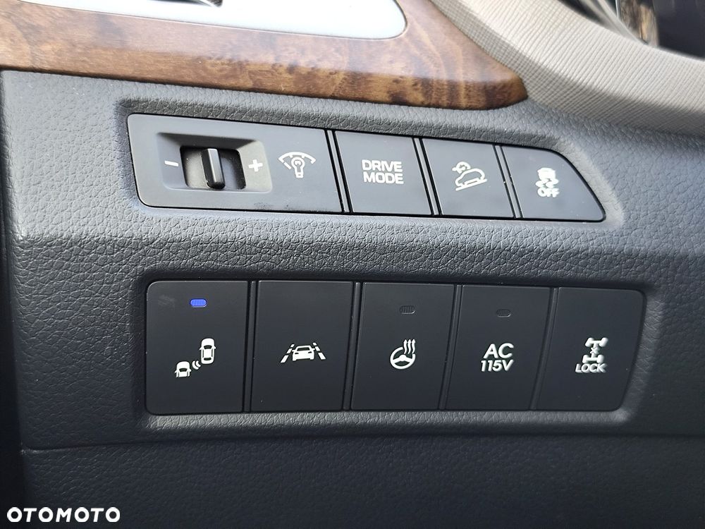 Hyundai Grand Santa Fe - 25