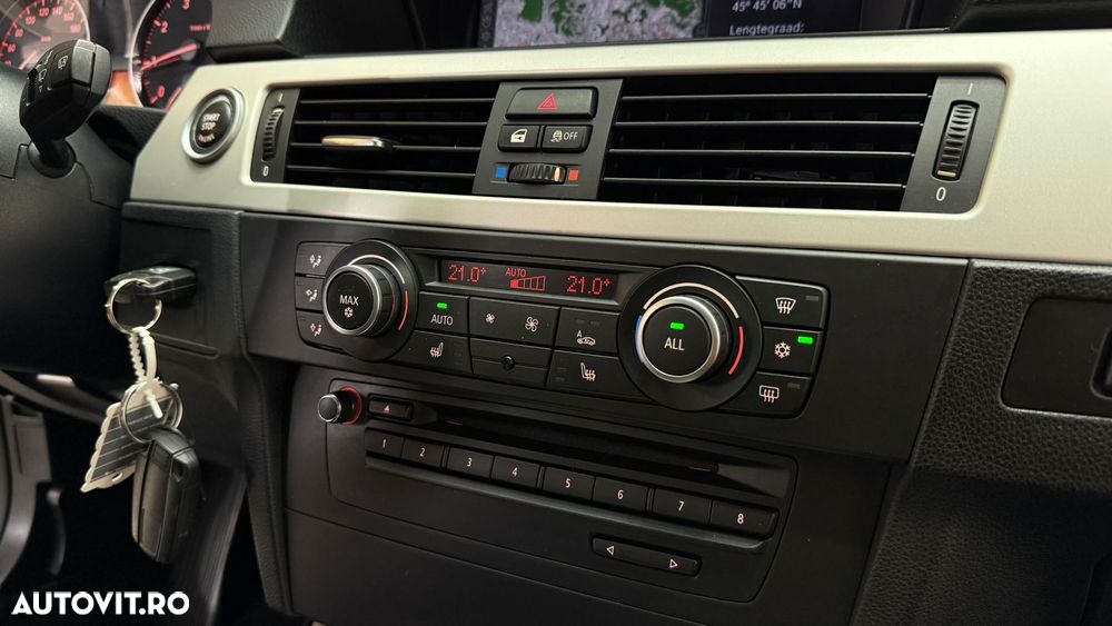 BMW Seria 3 320i Touring Aut. - 23