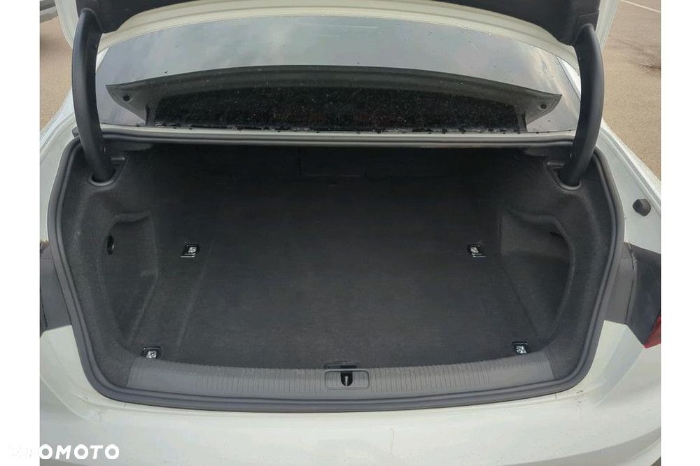 Audi A4 Limousine - 12