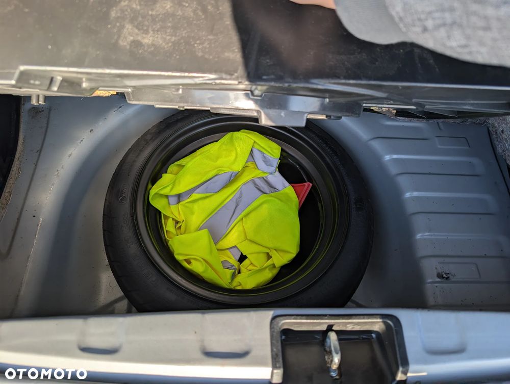 Toyota Yaris 1.3 - 10