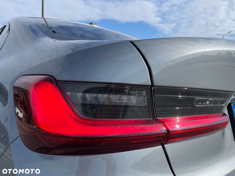 BMW Seria 3 318i M Sport - 10