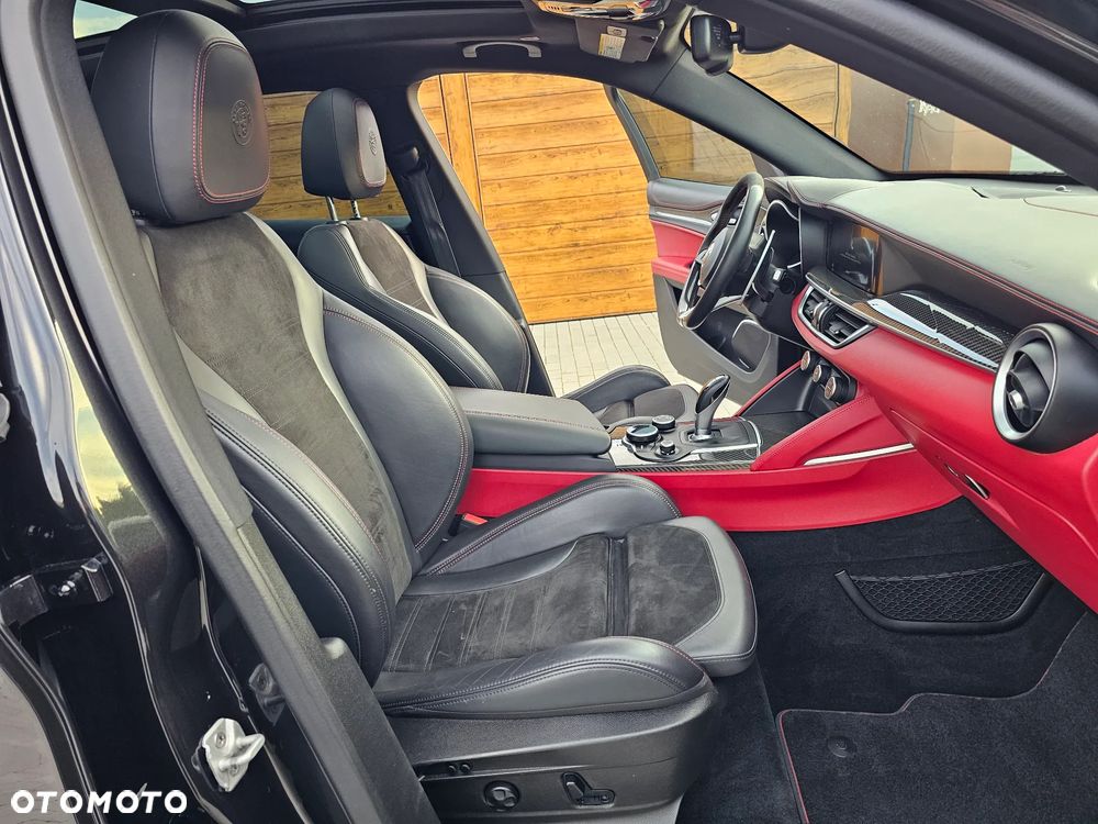 Alfa Romeo Stelvio - 18
