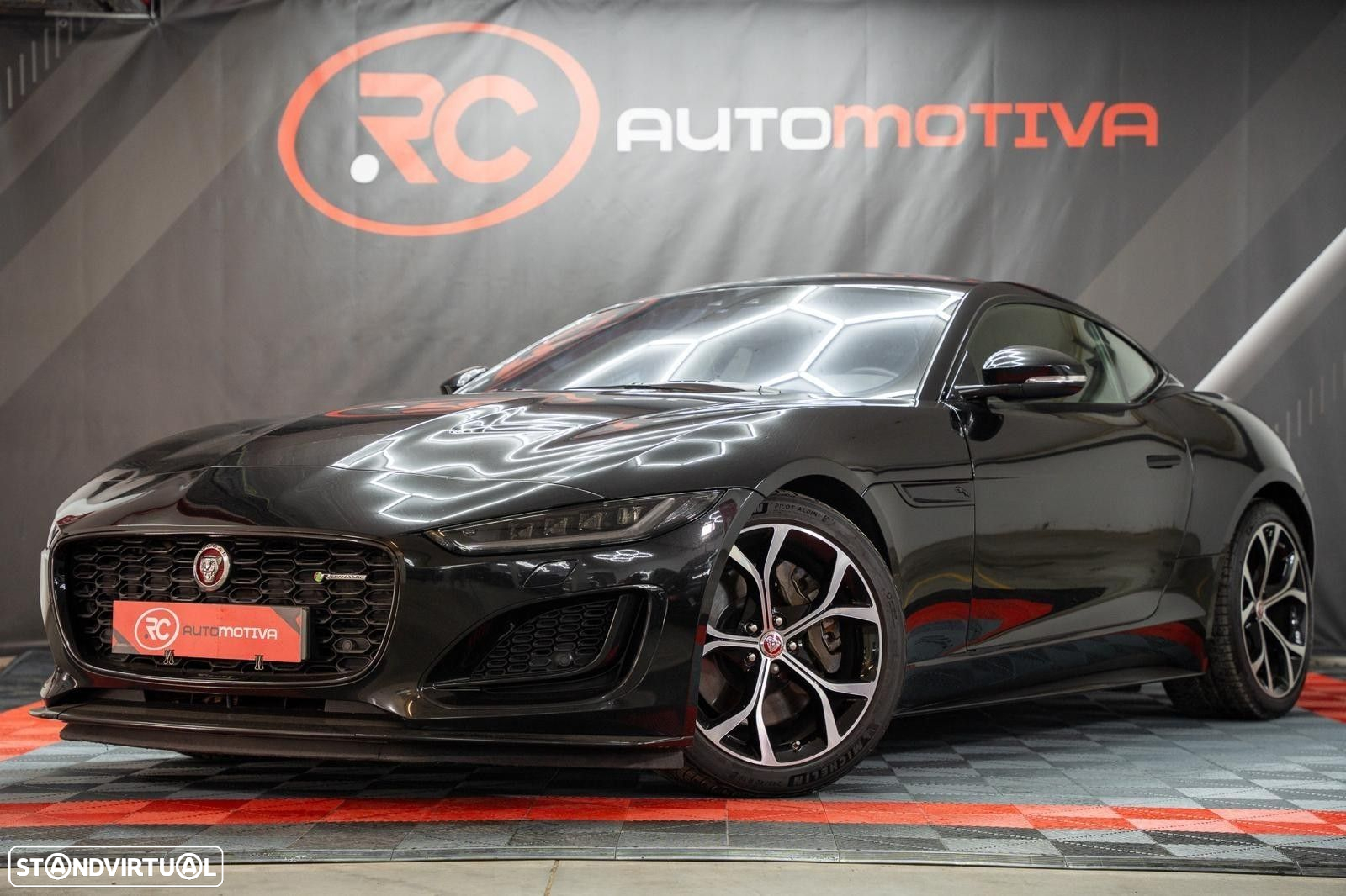 Jaguar F-Type 2.0 i4 R-Dynamic Black - 2