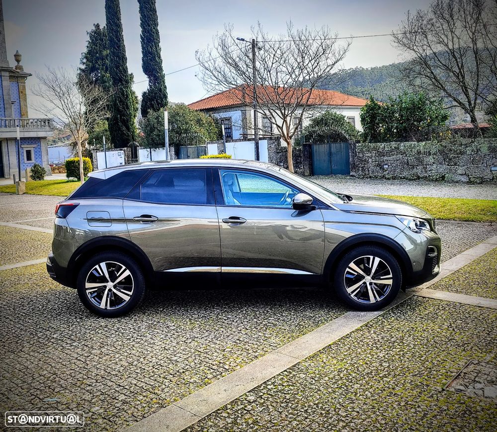 Peugeot 3008 PureTech 130 Stop & Start GPF Allure Pack - 2