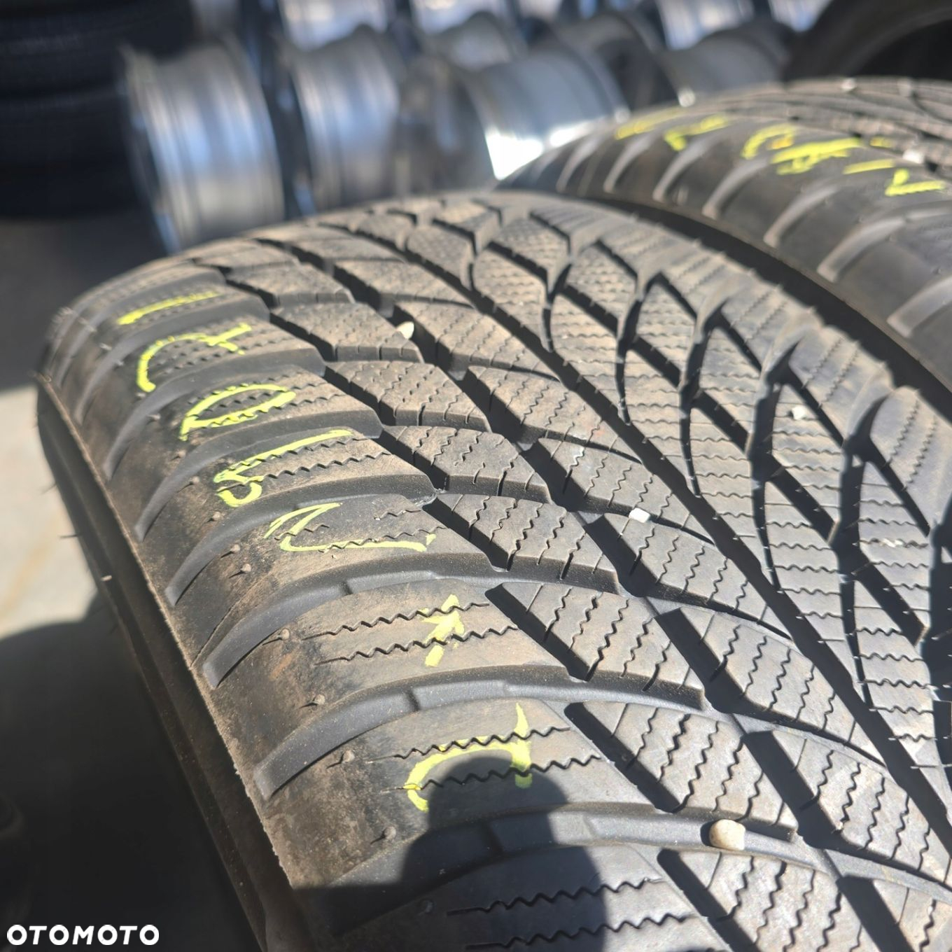 BRIDGESTONE BLIZZAK LM001 205/65R16 95H 7.5mm 2X - 2