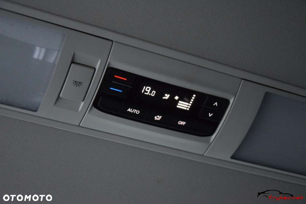 Volkswagen Multivan - 25