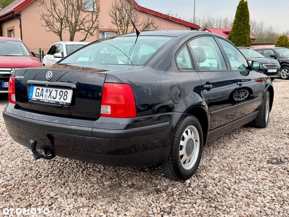 Volkswagen Passat 1.6 - 4
