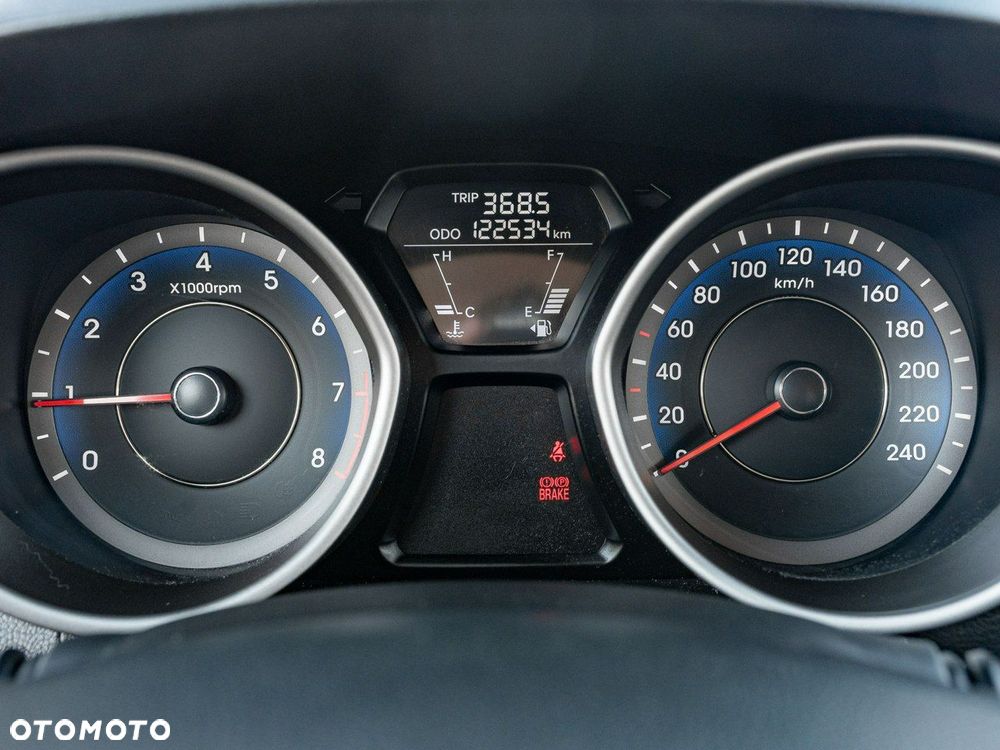 Hyundai Elantra 1.6 Classic + - 13