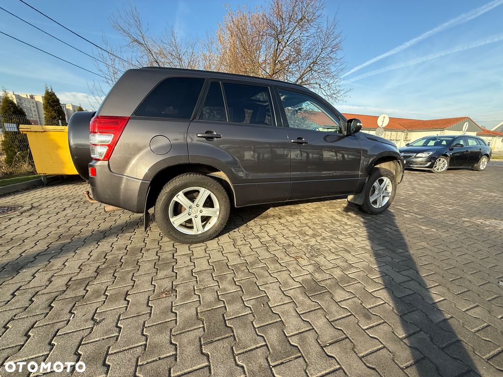 Suzuki Grand Vitara 2.4 De Luxe - 22