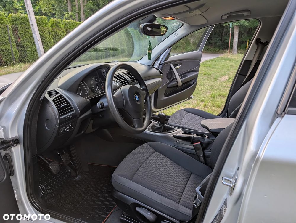 BMW Seria 1 116i - 24