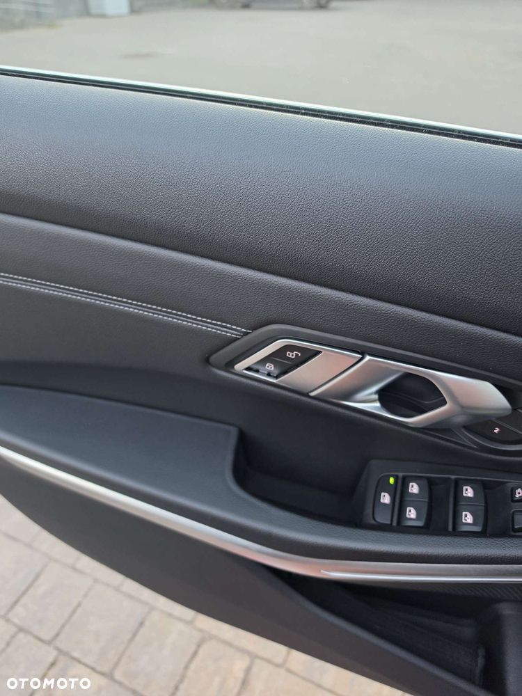BMW Seria 3 320d xDrive M Sport sport - 17