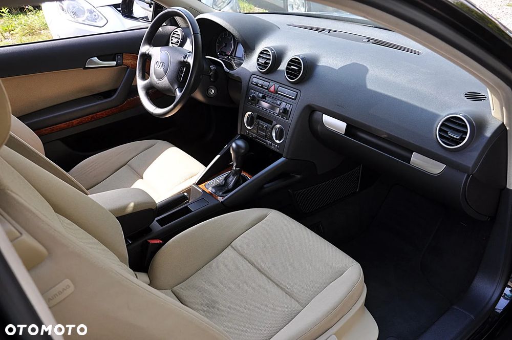Audi A3 3-drzwiowe 1.6 Attraction - 22