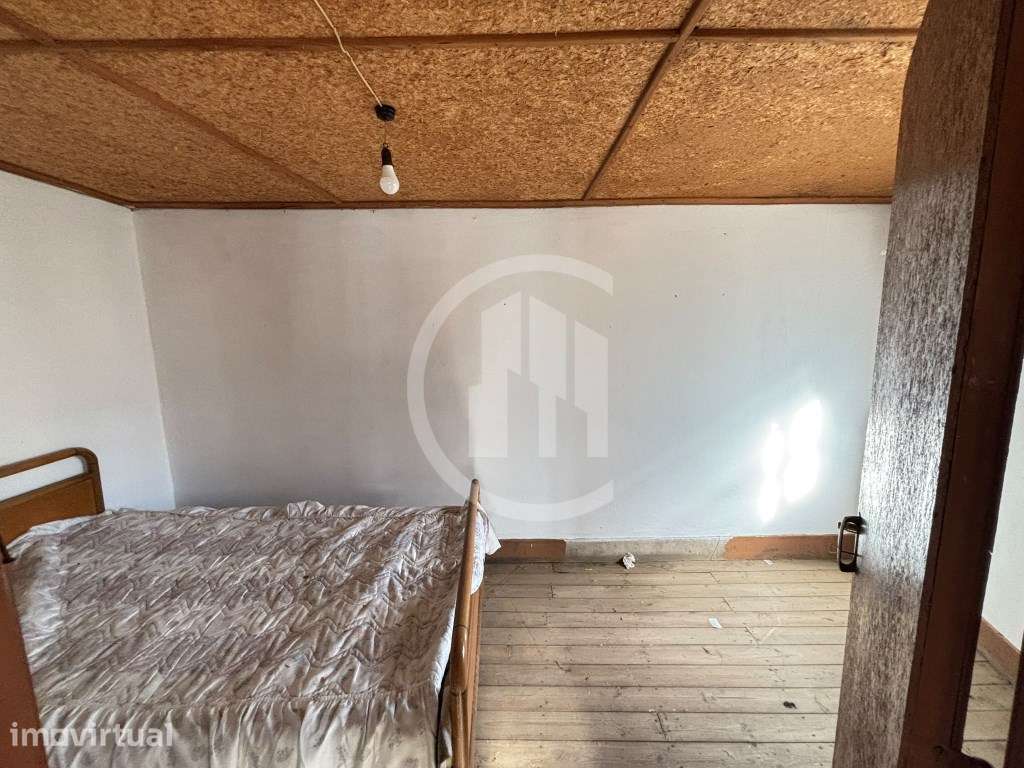 MORADIA COM CHARME E POTENCIAL INVESTIMENTO NO CENTRO DE ENXABARDA - Grande imagem: 4/17