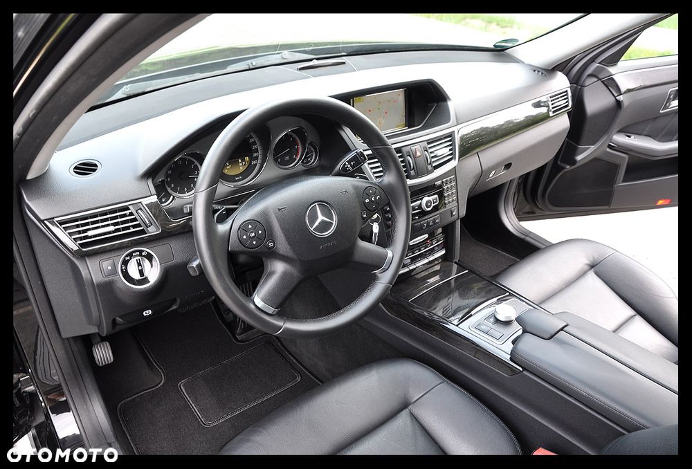 Mercedes-Benz Klasa E 300 CDI DPF BlueEFFICIENCY 7G-TRONIC Avantgarde - 33
