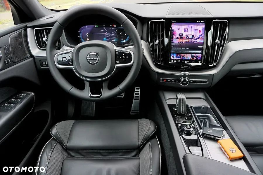 Volvo XC 60 B4 D AWD Plus Dark - 31