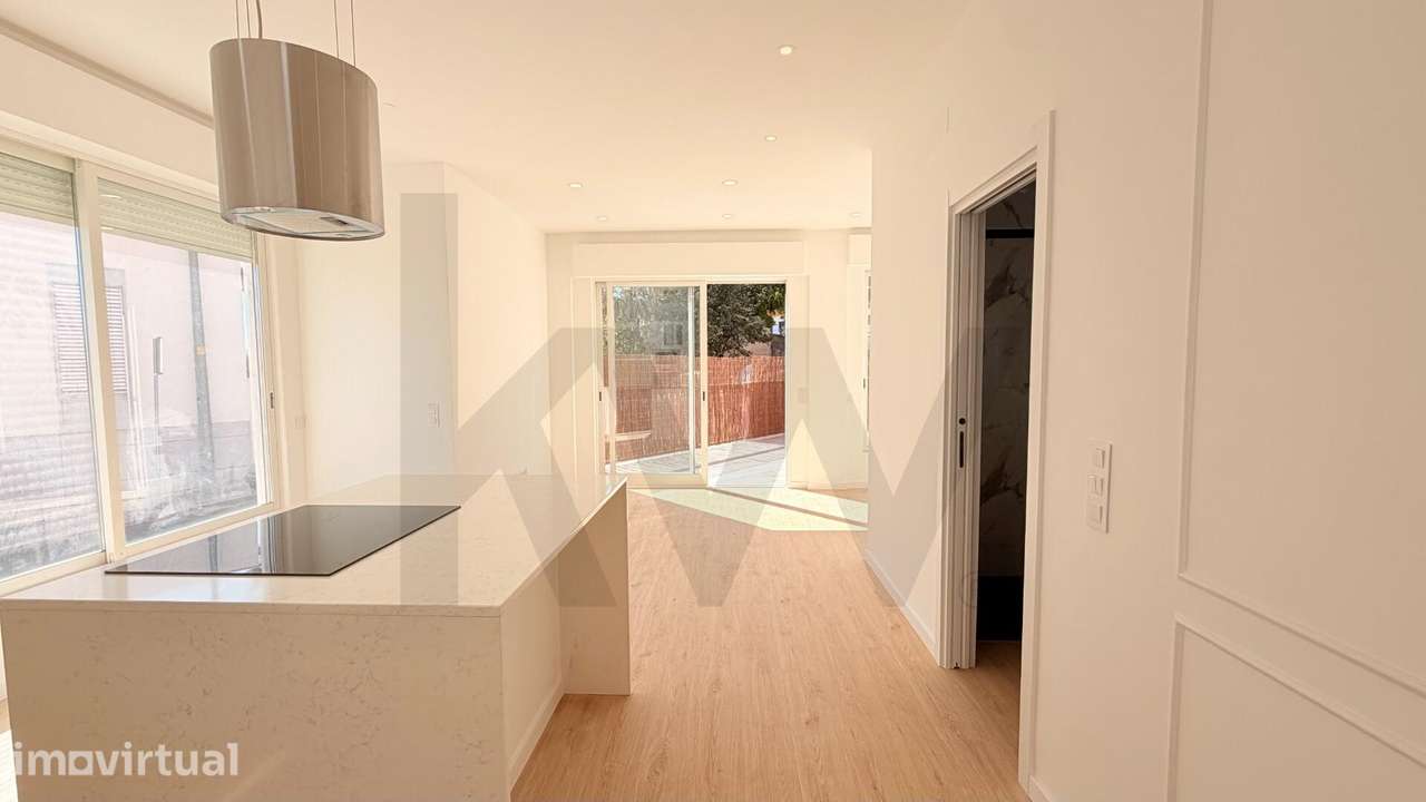 T1 renovado, terraço privativo e garagem | Centro da Parede - Grande imagem: 4/38
