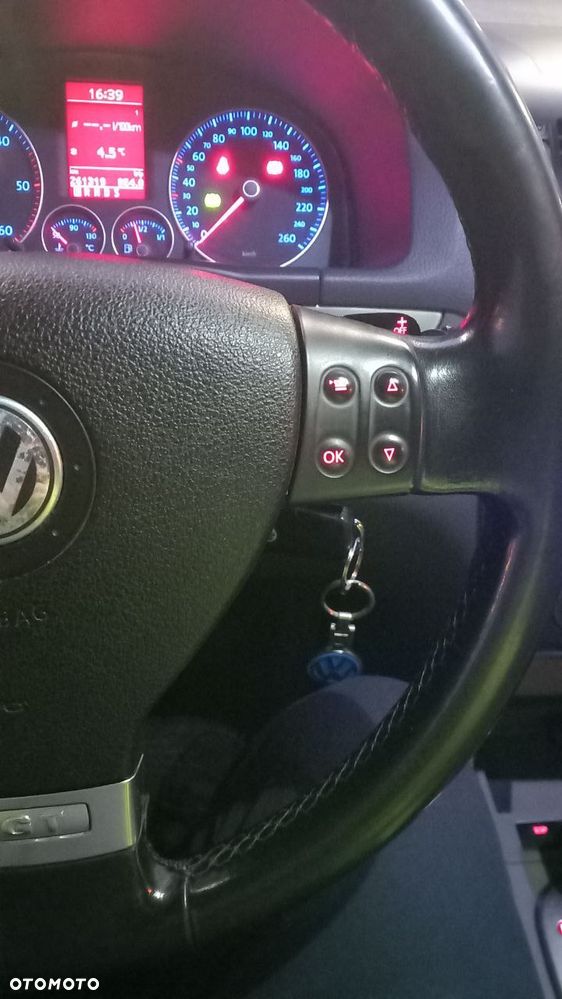 Volkswagen Touran 2.0 TDI Trendline DSG - 8