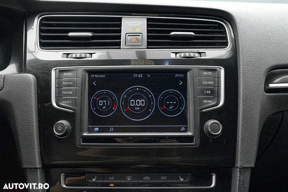 Volkswagen Golf GTI 2.0 TSI OPF DSG Performance - 23