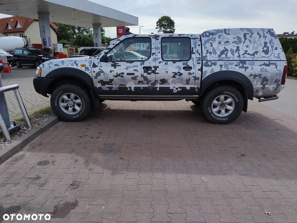 Nissan Pickup - 2