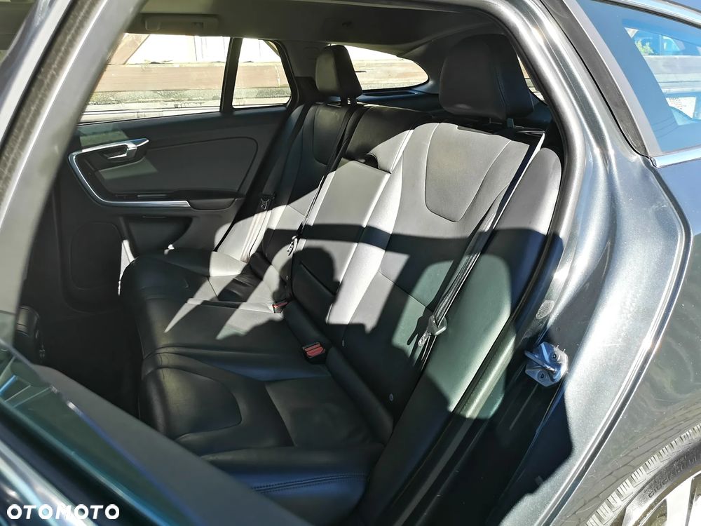 Volvo V60 D6 AWD Plug-in Hybrid Summum - 12