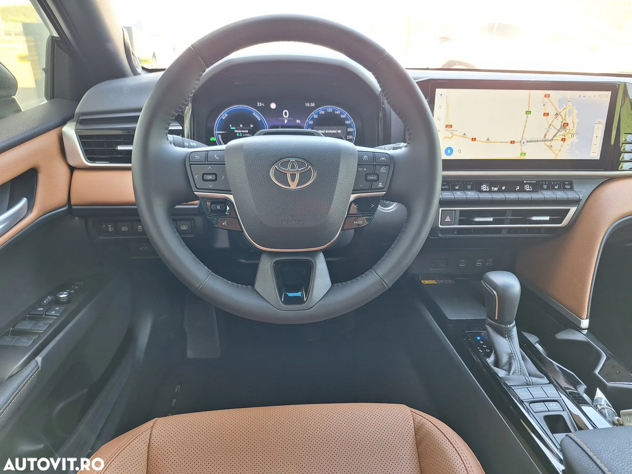 Toyota Camry 2.5 HEV Luxury - 12