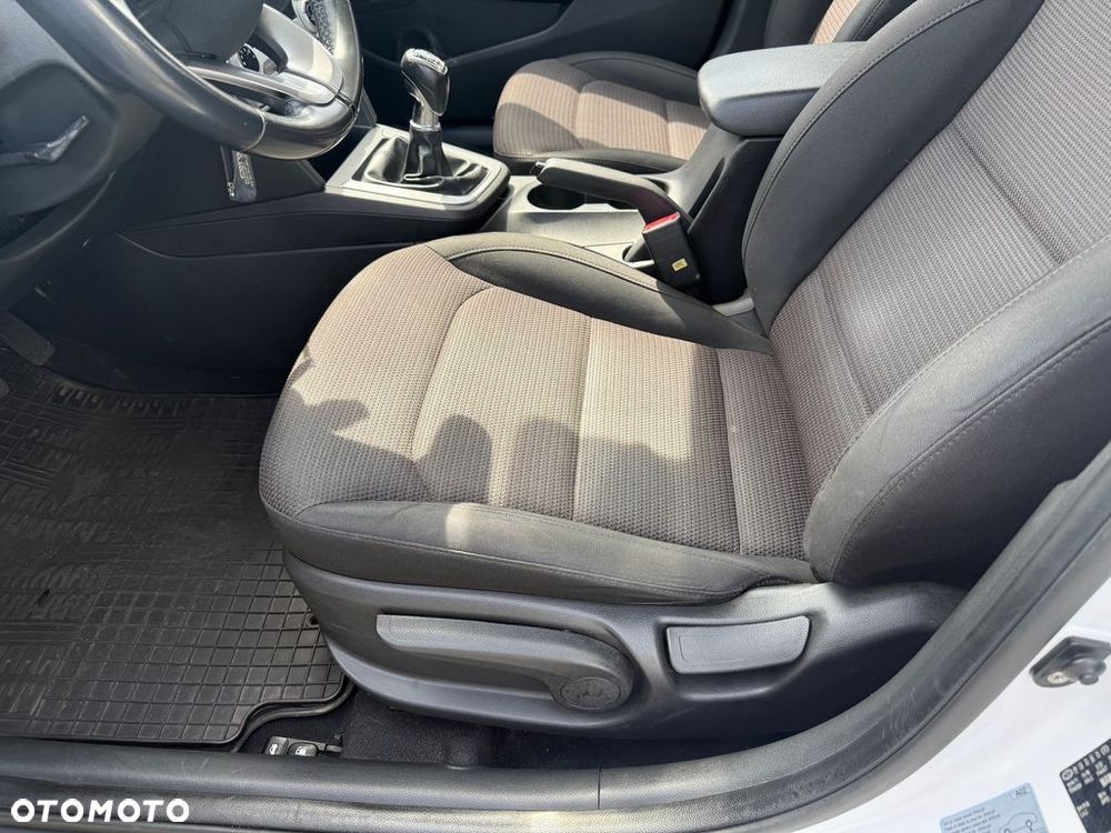 Hyundai Elantra 1.6 Classic Plus - 15