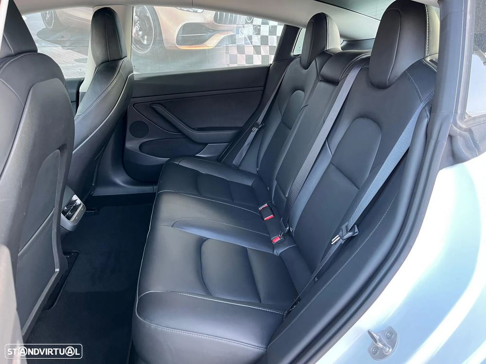 Tesla Model 3 Standard Range Plus RWD — fotografia 6