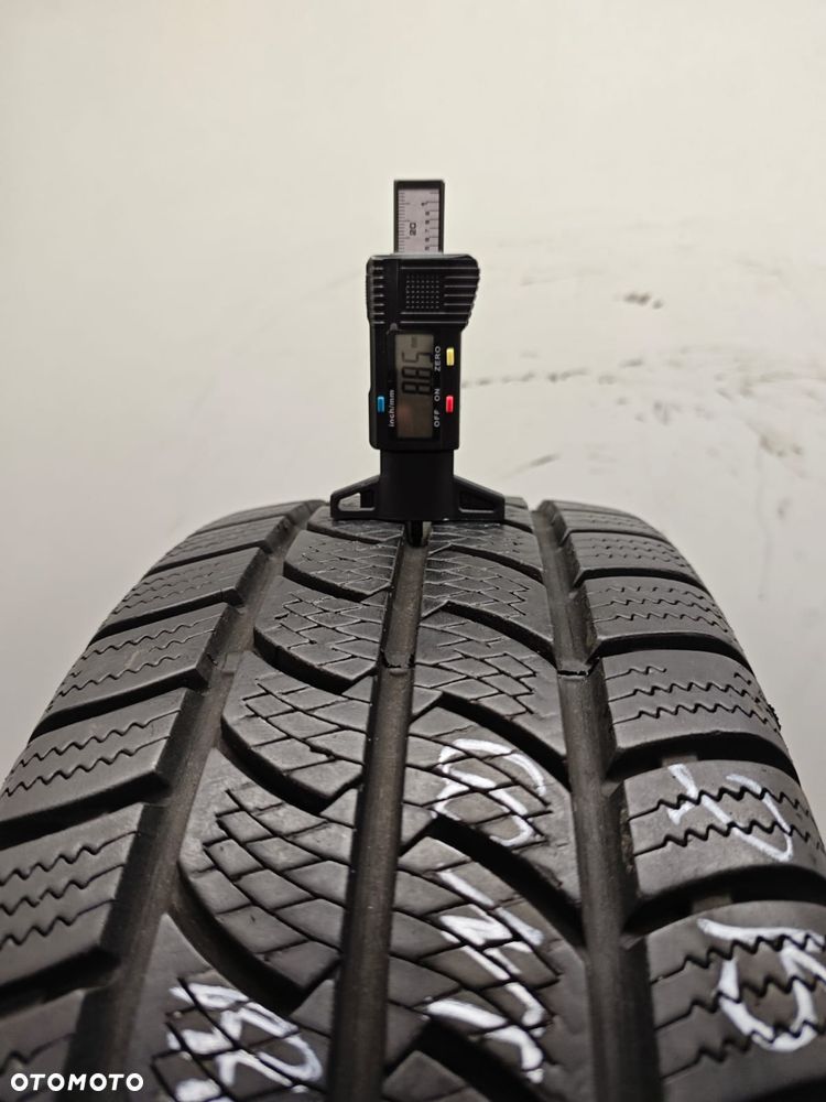 Opona 215 70 15C Continental VancoWinter 2 - 3