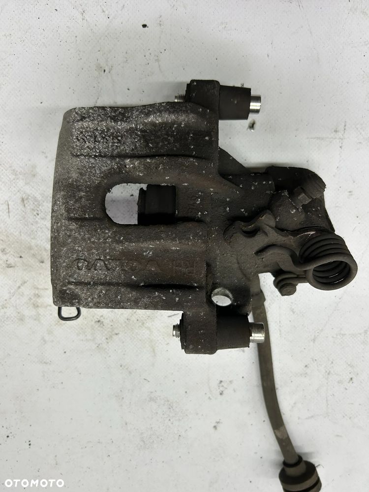 Volvo V-40 II 2012- zacisk hamulcowy tylny prawy tył