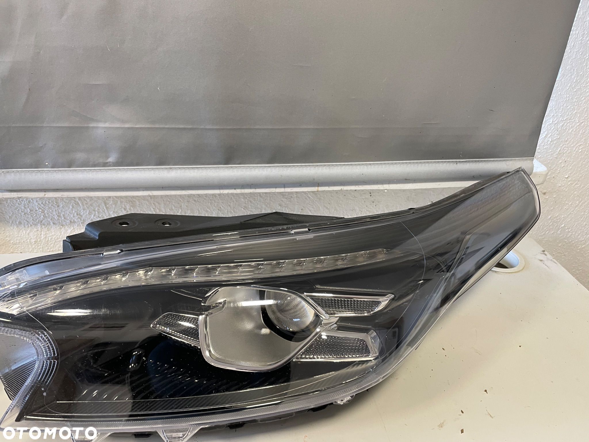 LAMPA KIA XCEED  X ceed   prawa LEWA  XENON LED - 1