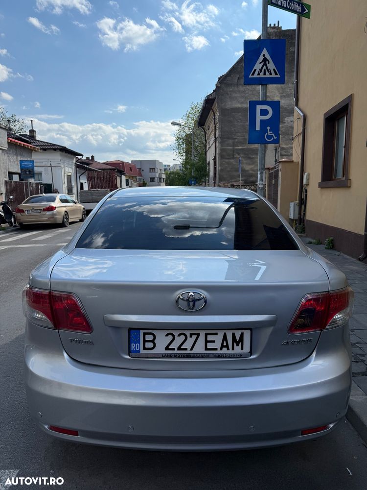 Toyota Avensis - 6