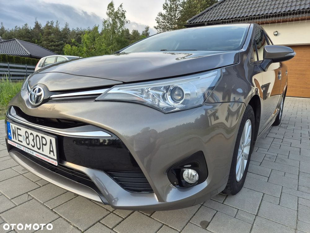 Toyota Avensis 1.6 Active - 8