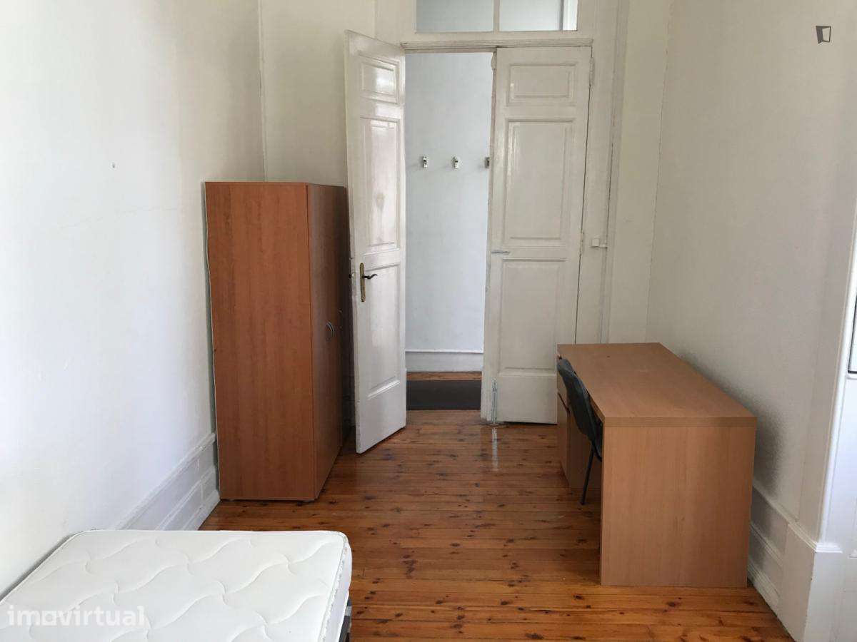 Quarto - localizado em Covilha - Grande imagem: 5/7