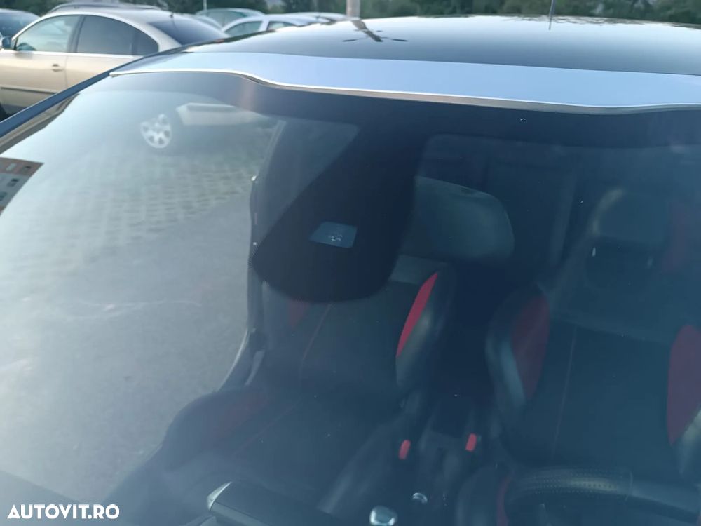 Peugeot 208 GTI 200 THP - 21
