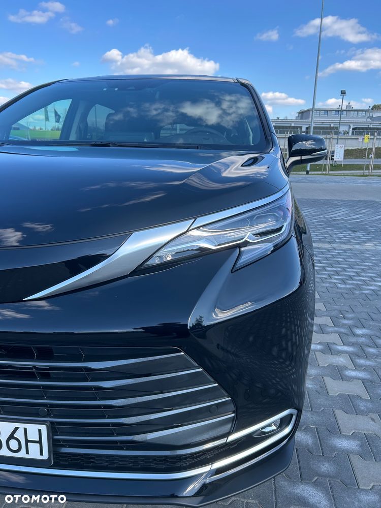 Toyota Sienna - 2