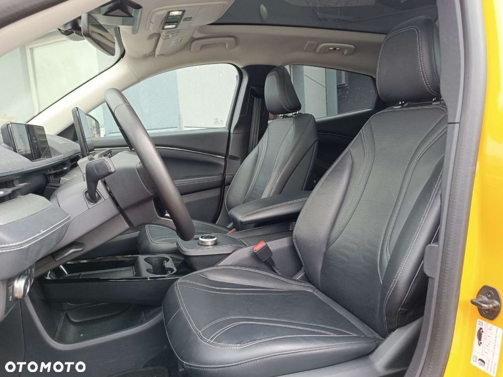 Ford Mustang Mach-E - 12